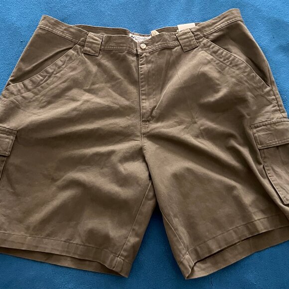 Men's Columbia Cargo Shorts W 42, Ins 9 100% Cotton NWT - Picture 1 of 4